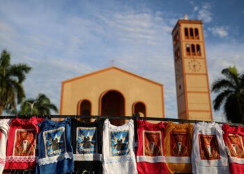 Comerciante diz que vendas crescem 200% durante o Festival de Parintins