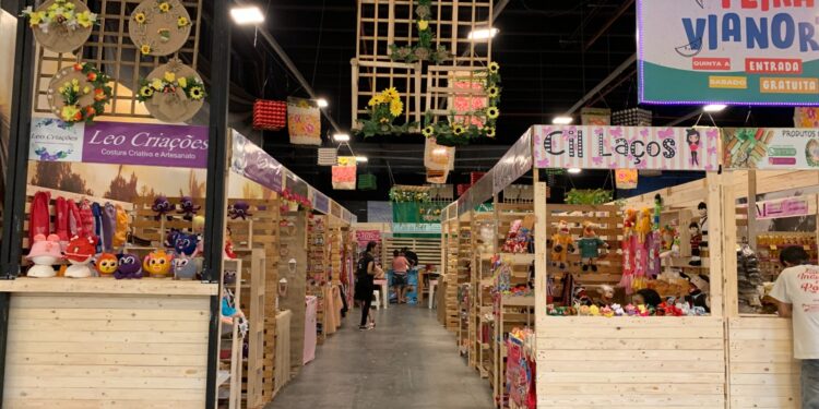 Feira beneficia expositores da capital e interior na Zona Norte de Manaus