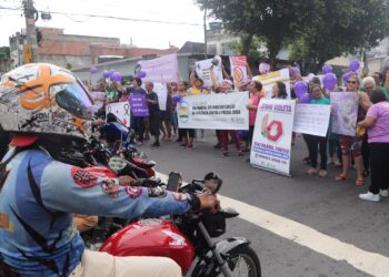 Junho Violeta: Blitz do Ceci alerta para a importância do respeito a faixa de pedestre