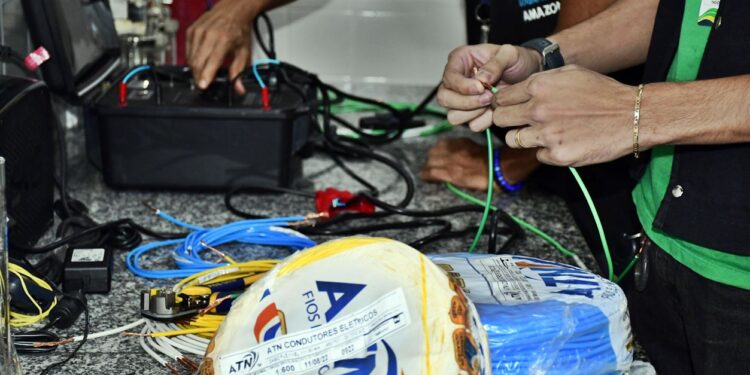 Ipem-AM apreende fios e cabos elétricos irregulares durante operação