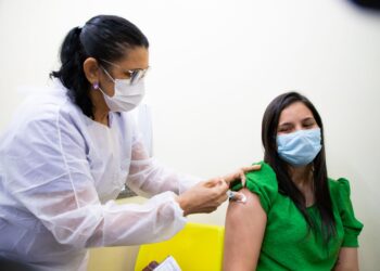 Vacina contra Covid-19 está disponível em 74 pontos de imunização da prefeitura até esta quarta-feira