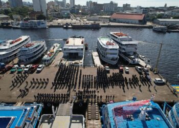 PM embarca com grande efetivo para reforçar segurança durante Festival de Parintins