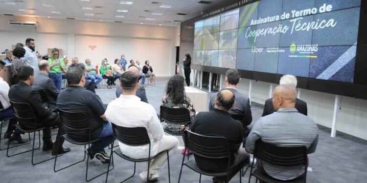 Governo e Uber assinam termo de cooperação técnica para acelerar respostas às emergências