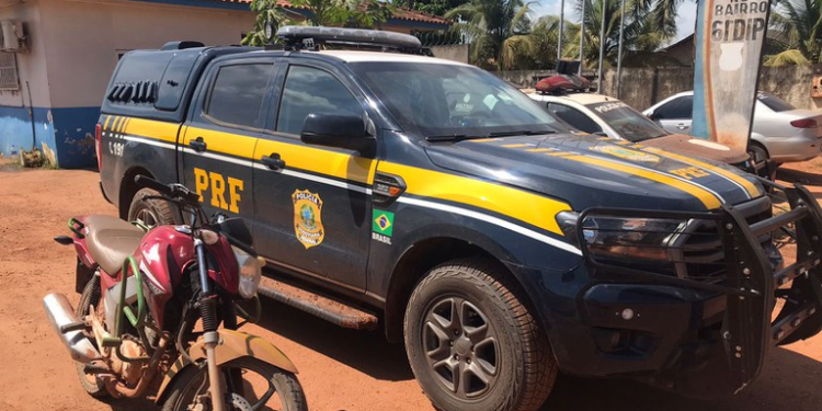 PRF apreende 6 motocicletas roubadas e prende dois homens em Boca do Acre