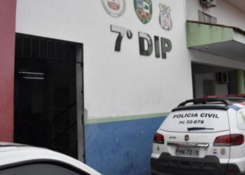 Ladrões invadem casa de advogado e roubam R$ 300 mil, 60 armas e um carro