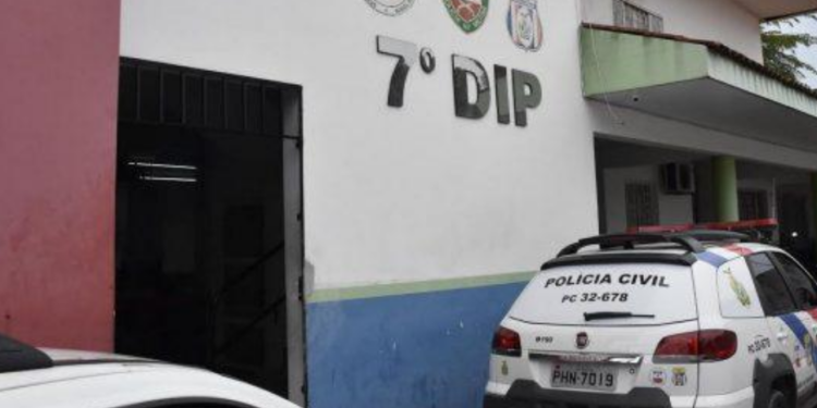 Ladrões invadem casa de advogado e roubam R$ 300 mil, 60 armas e um carro