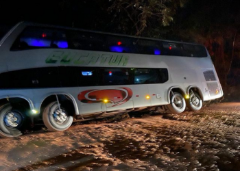 Princesa do Solimões diz que ônibus com delegação tombou a caminho de RR