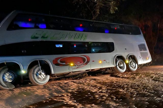 Princesa do Solimões diz que ônibus com delegação tombou a caminho de RR