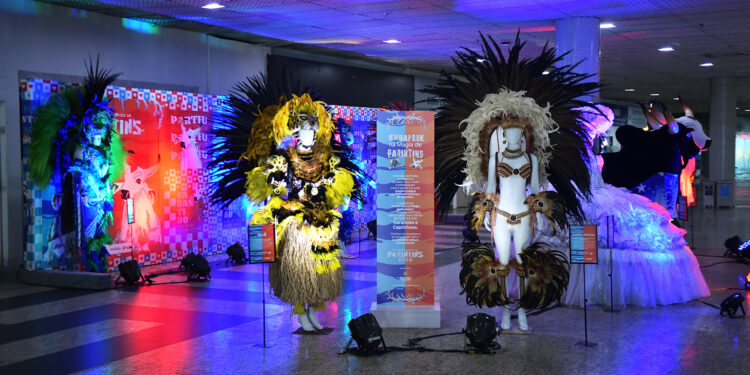 Amazonastur lança exposição sobre Festival de Parintins no Aeroporto de Manaus