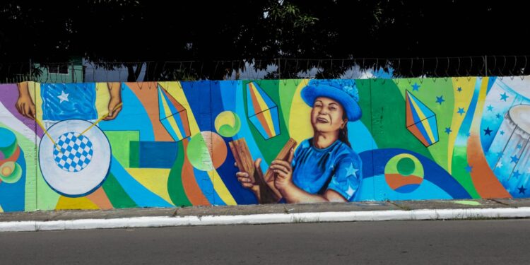 Parintins: murais espalhados pela cidade viram cenário para registros fotográficos