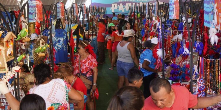 Artesãos lucram mais de R$ 100 mil por dia durante mostra em Parintins, diz governo