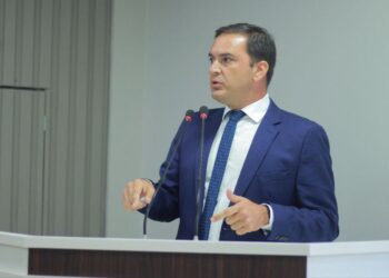 Vereador cobra serviço de infraestrutura para ruas de Parintins