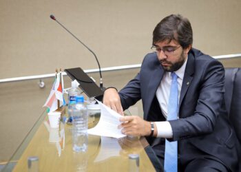 Deputado apresenta PL que proíbe homenagens a pessoas condenadas por racismo no AM