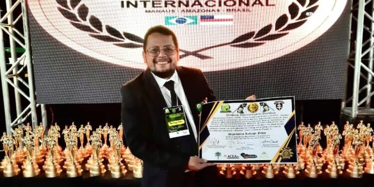 Professor do Amazonas recebe prêmio internacional em fórum