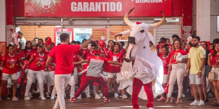 Em Parintins, Garantido realiza 1º ensaio técnico no curral Lindolfo Monteverde