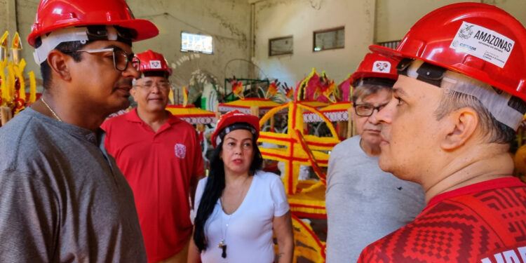 Comitiva visita galpões do Garantido e constata o nível do espetáculo preparado para o Bumbódromo