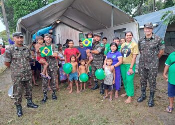 Exército auxilia indígenas Yanomami em Barcelos (AM)