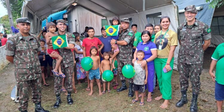 Exército auxilia indígenas Yanomami em Barcelos (AM)