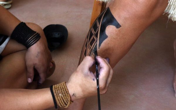 Oficina de grafismo corporal indígena promove conhecimento ancestral 