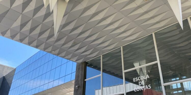 Escola de Contas do TCE-AM inicia curso sobre licitações sustentáveis e plano de logística sustentável