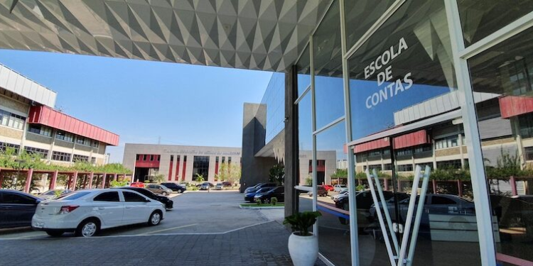 Escola divulga resultado preliminar da prova objetiva do processo seletivo para residência do TCE-AM