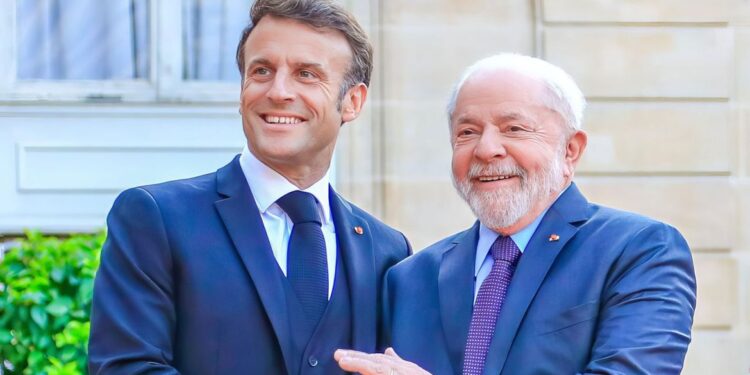 Lula e Macron conversam sobre acordo entre Mercosul e União Europeia