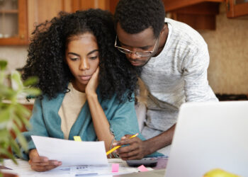 Seis em cada dez casais brasileiros fazem o controle mensal das finanças