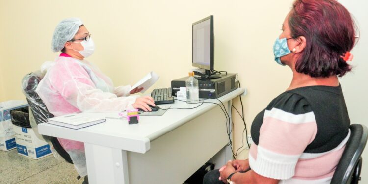 Mais de 50% dos beneficiários do Bolsa Família em Manaus não fizeram atualização em saúde