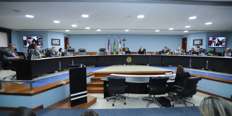 TCE reprova contas da Câmara de Urucurituba e aplica multa de R$ 95,3 mil ao gestor