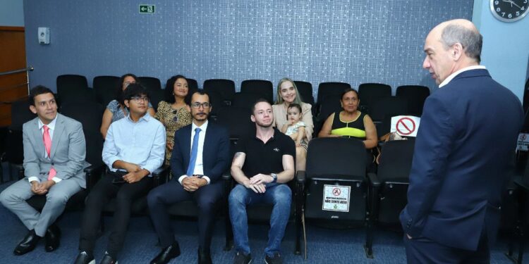 Presidente do TCE dá posse a  mais 4 servidores aprovados no concurso público