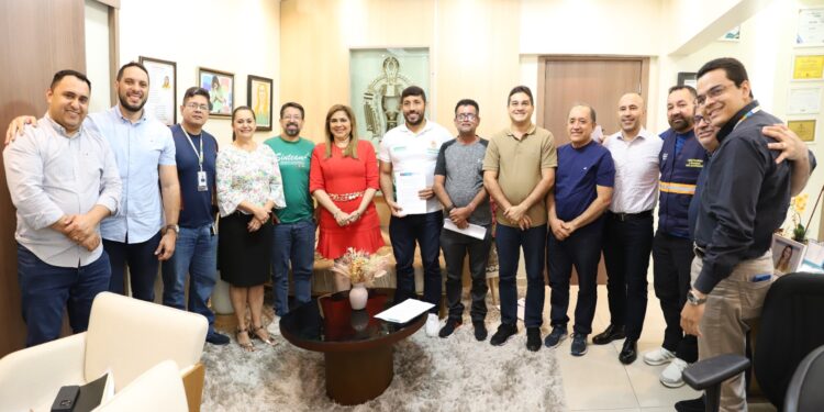 Prefeitura de Manaus anuncia reajuste de 4,5% aos professores