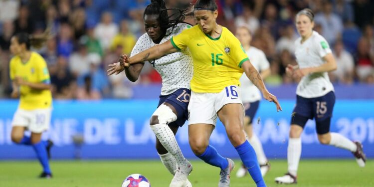 Brasil enfrenta a França pela segunda rodada da Copa do Mundo
