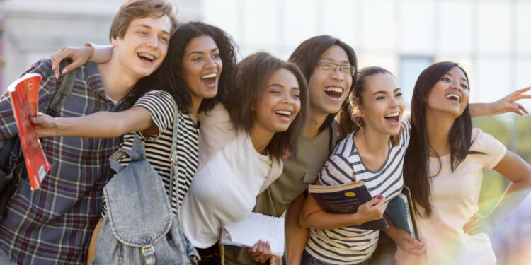 Por que iniciar um curso técnico ainda no ensino médio? Veja vantagens
