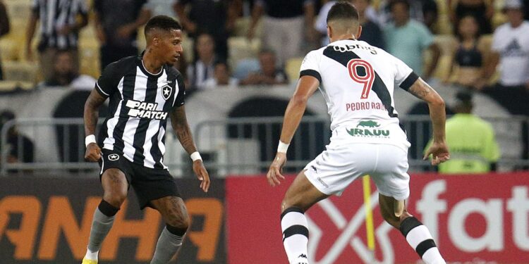 Botafogo e Vasco fazem clássico de opostos Brasileirão; onde assistir