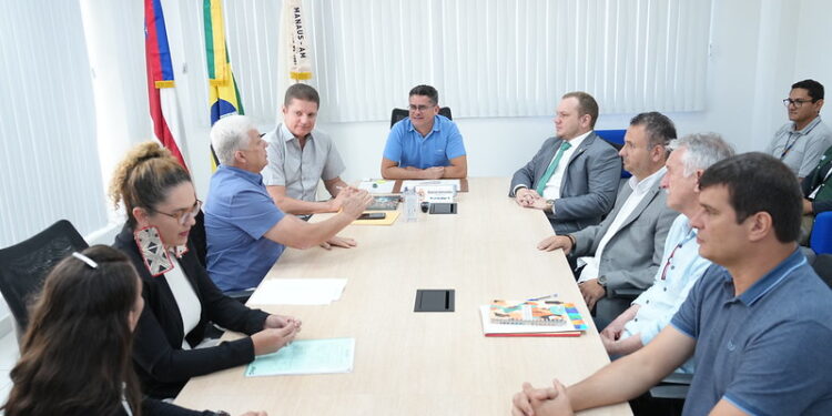 Prefeitura diz que dialoga com Associação dos Flutuantes do Tarumã sobre decisão judicial