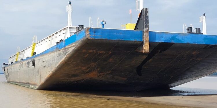 Sindarma alerta transportadoras do AM para riscos da navegação durante a seca do rios