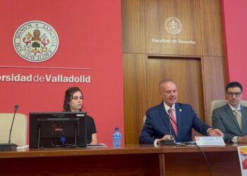 Coordenador-geral da Escola de Contas do TCE-AM palestra em Universidade da Espanha sobre Amazônia e sustentabilidade