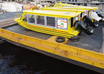 Defesa Civil do Amazonas entrega lancha para o município de Jutaí