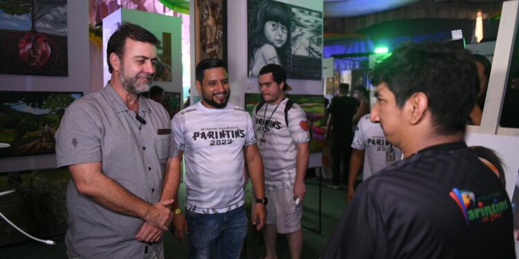 Embratur e Amazonastur buscam potencializar turismo internacional para o Festival Folclórico de Parintins