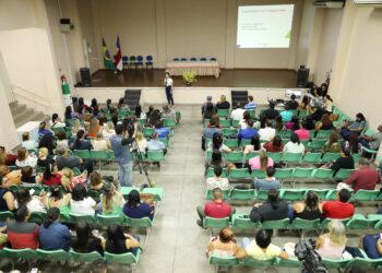 Programa Nacional de Alimentação Escolar promove encontro formativo na Secretaria de Educação 