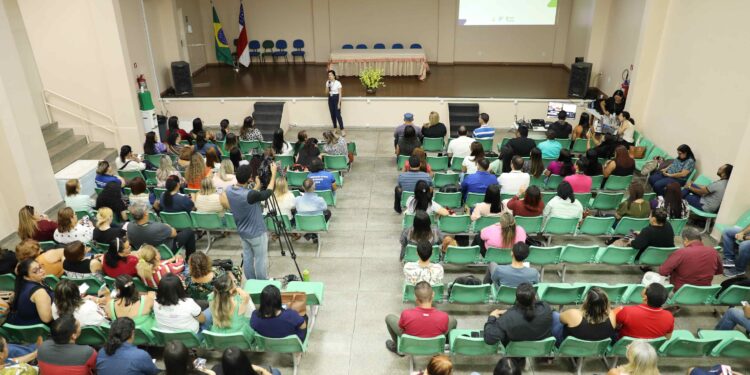 Programa Nacional de Alimentação Escolar promove encontro formativo na Secretaria de Educação 