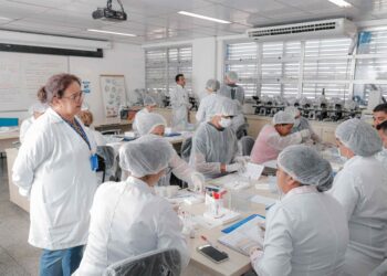 Hemoam qualifica profissionais do interior em hemoterapia