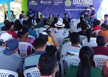 Governo do Amazonas entrega mais de R$ 1,5 milhão em fomento para agricultores de Manacapuru