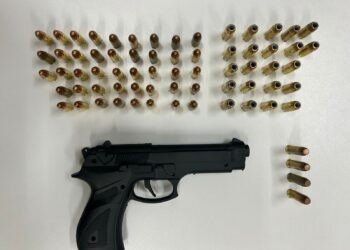 Manaus: Adolescente é apreendida com arma falsa e munição dentro de escola