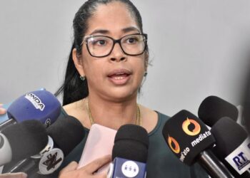 Avó é presa pela Polícia Civil suspeita de agredir neta com ripa com prego