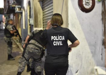 Polícia realizam operação para coibir o tráfico de drogas no bairro da União