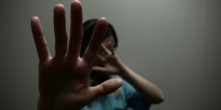Estupro: o que é, qual a pena, até quando é possível denunciar?