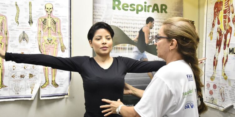 Paciente diagnosticada com Lúpus volta a andar após tratamento no programa RespirAR