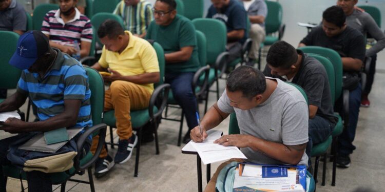Sine Amazonas divulga 343 vagas de emprego para esta segunda-feira
