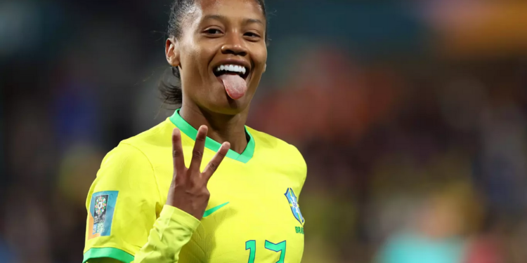 Brasil goleia Panamá em estreia histórica de Ary Borges com 3 gols